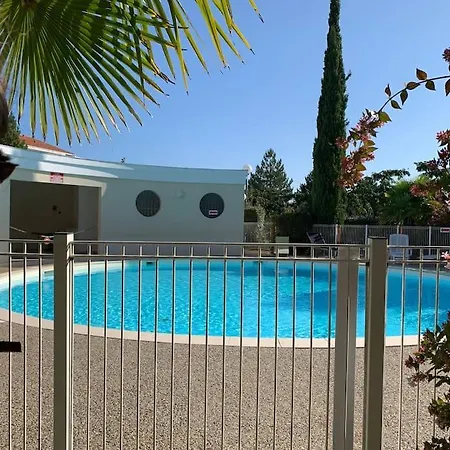 Appartement A Royan Avec Acces Piscine Exterior photo